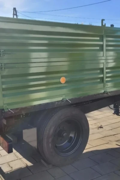 7672