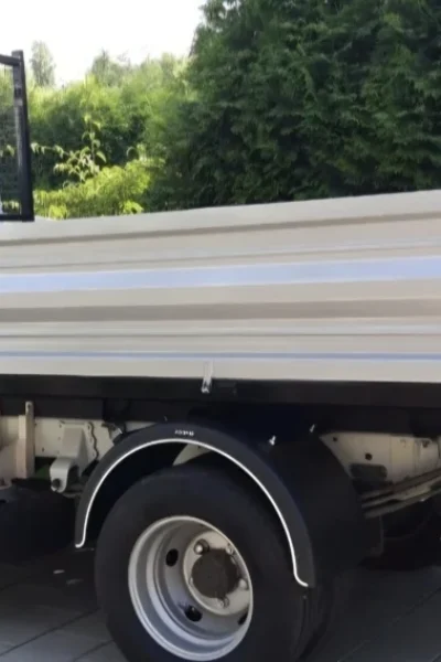 7676